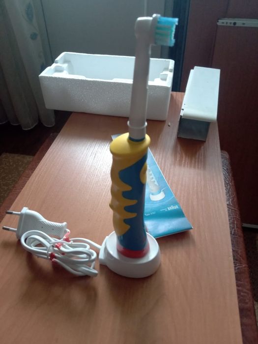 Дитяча електрична зубна щітка Oral B