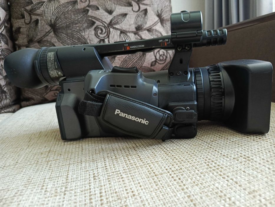 Продам професійний камкодер PANASONIC AG-HMC154ER