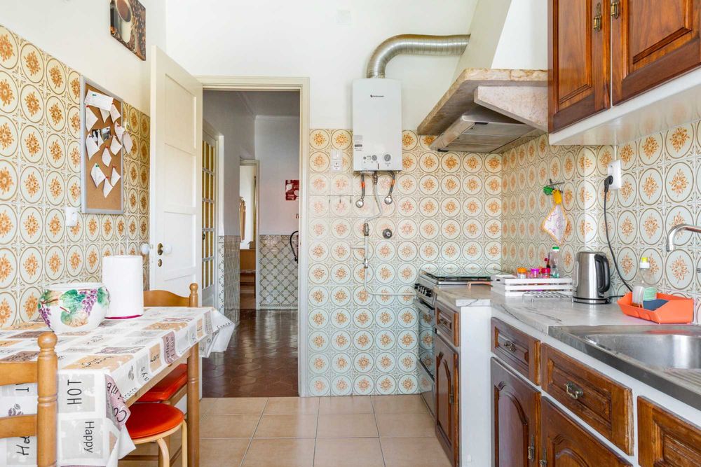 T2 para férias em Mem Martins ( 65€ noite), a 300m do comboio