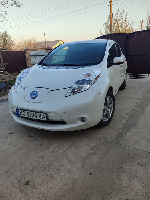 Продам Nissan Leaf