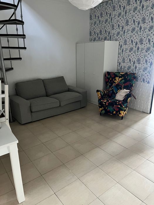 T2 em Vialonga perto de comércio
