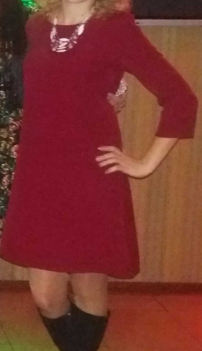 Червона сукня трапеція