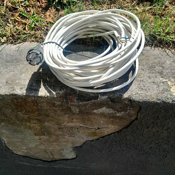 Kabel 3 żyłowy miedziany z wtyczką,około 20m.