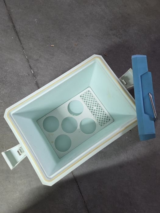 Vendo caixa termica grande capacidade
