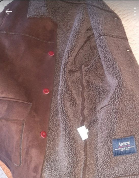 Casaco em Pele ( Camurça) com pêlo , cor castanho,  tamanho 50 ( L )