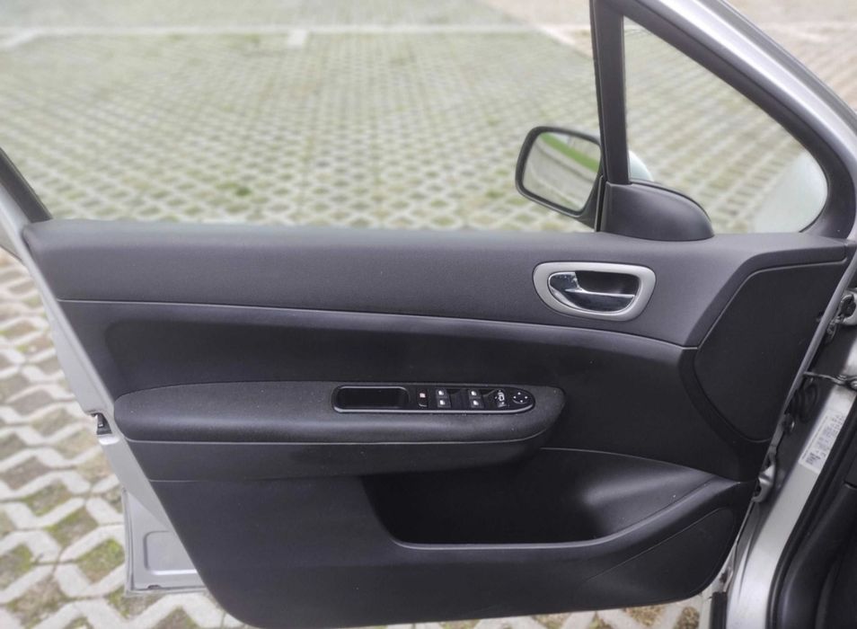 Peugeot 307 2.0 HDI (110 cv) – 7 Lugares – 2002