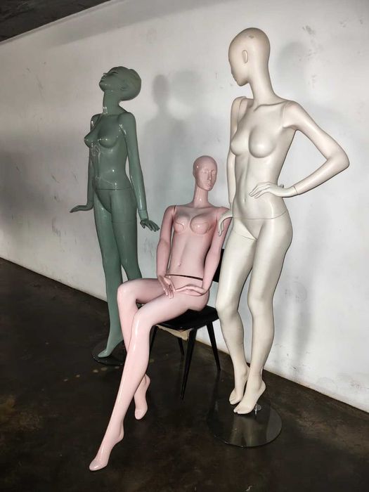 Manequim feminino corpo inteiro + base