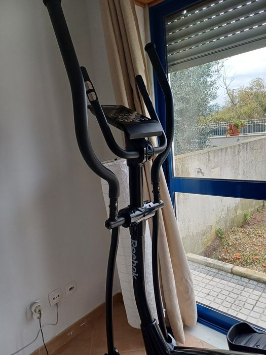 Elíptica Reebok Z9 – Excelente estado / Ideal para treino em casa