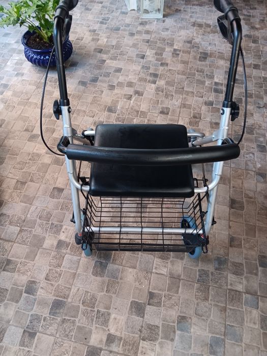 Andarilho pouco uso.