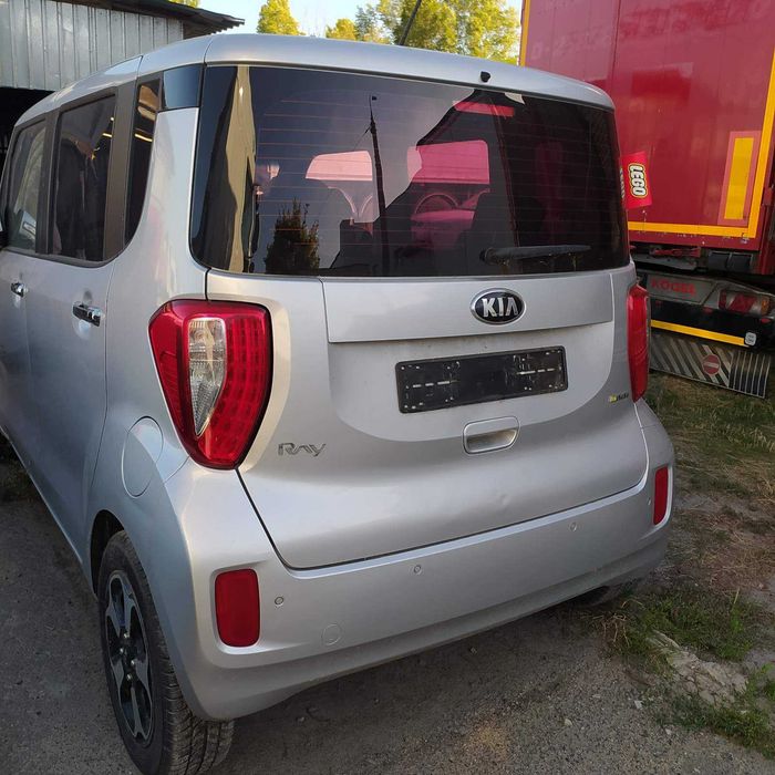 Продам  автомобиль  Kia Ray  2015 год