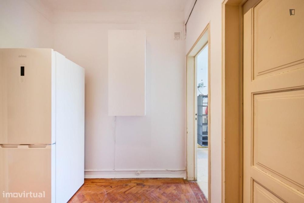 Quarto - localizado em Alvalade Lisbon