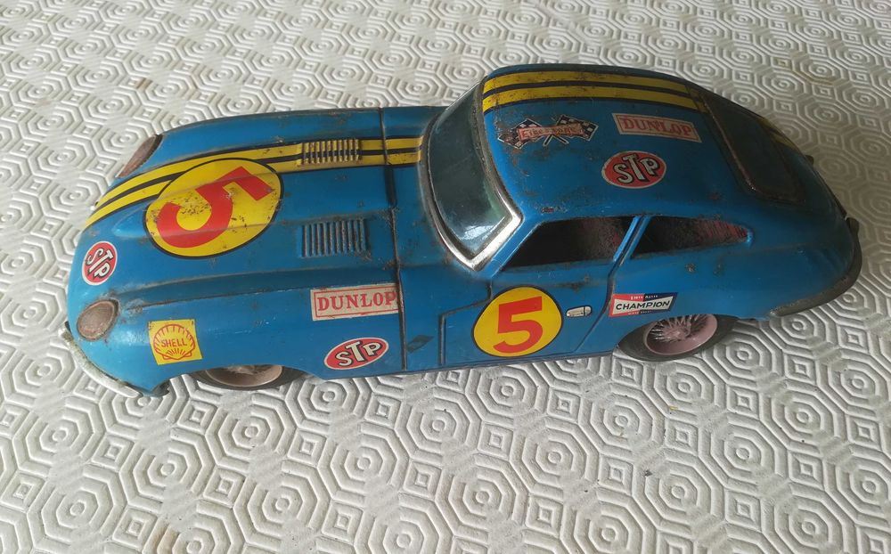 Jaguar em chapa Made in Japan