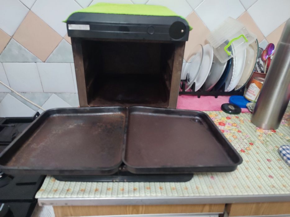 Духовка електрична в доброму стані