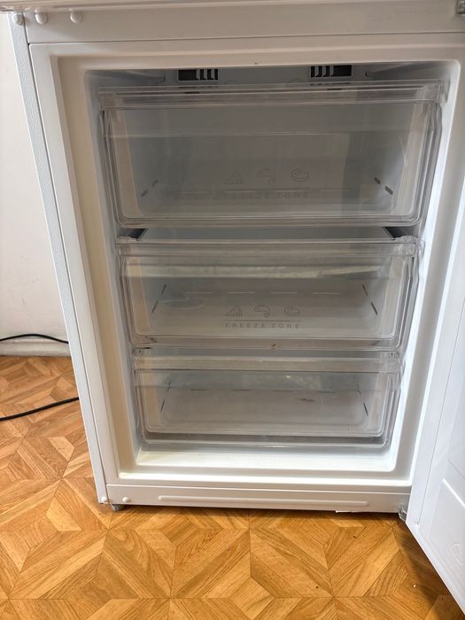 Frigorífico em excelentes condições pra sair rápido!!!