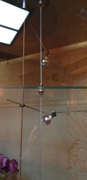 Скляна шафа з підсвіткою