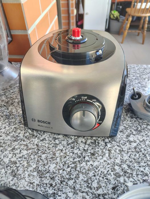 Robot de Cozinha Bosch MultiTalent 8 – 1250W, inox, com liquidificadora e muitos acessórios