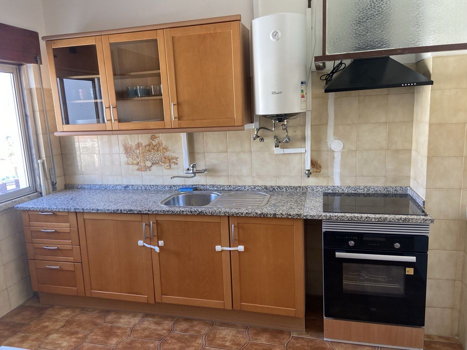 Alugo dois Quartos, com wc e cozinha partilhada