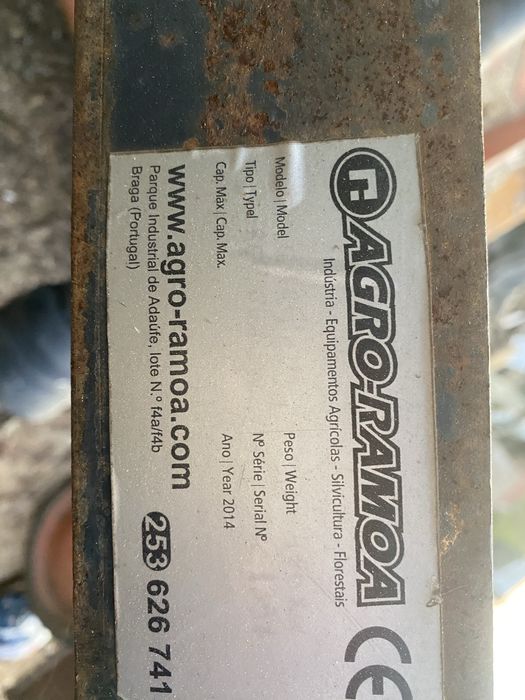 Trator. Capinadeira moto