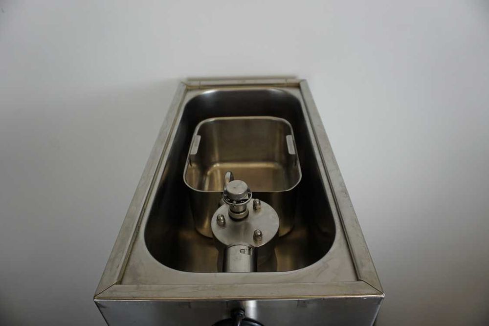 Automat Maszyna Ubijaczka Śmietaniara bita śmietana Mussana Boy 4L 33%