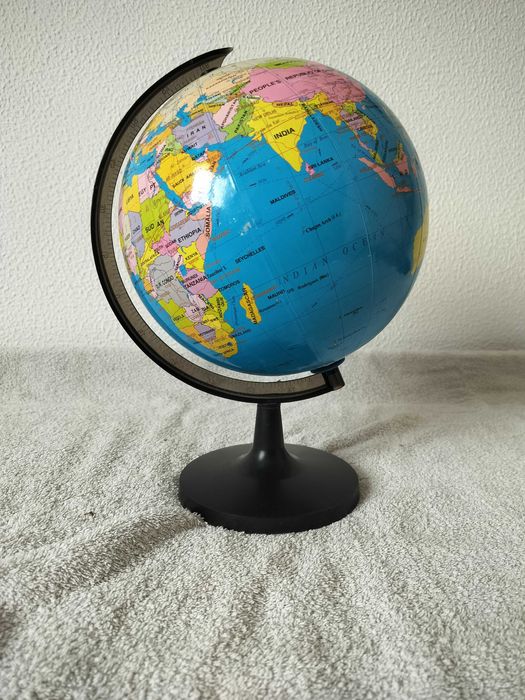 Globo terrestre - tamanho médio