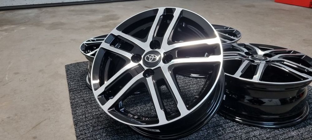 Yaris 15" Alufelgi nowe  4x100 Toyota Yaris Felgi Czarny Poler