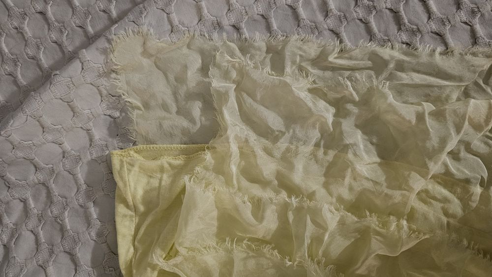 T-shirt túnica sem mangas com folhos