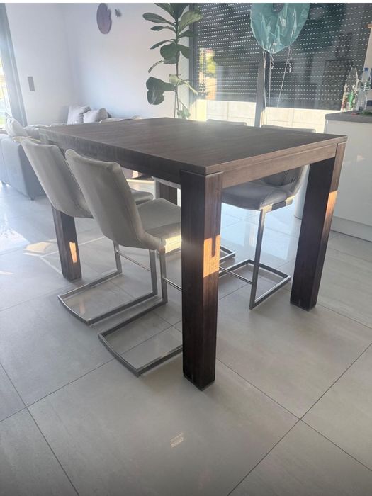 Sprzedam stół z krzesłami