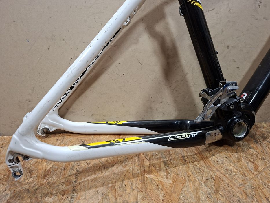 Rama Karbonowa Scott Scale 35 M trek specialized