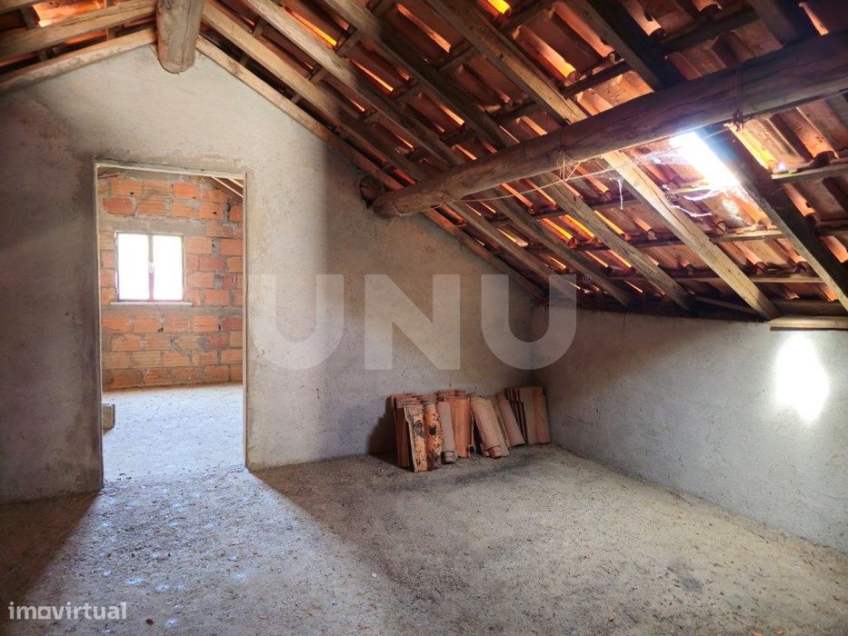 Moradia T3 Térrea com Garagem, Terraço e Logradouro