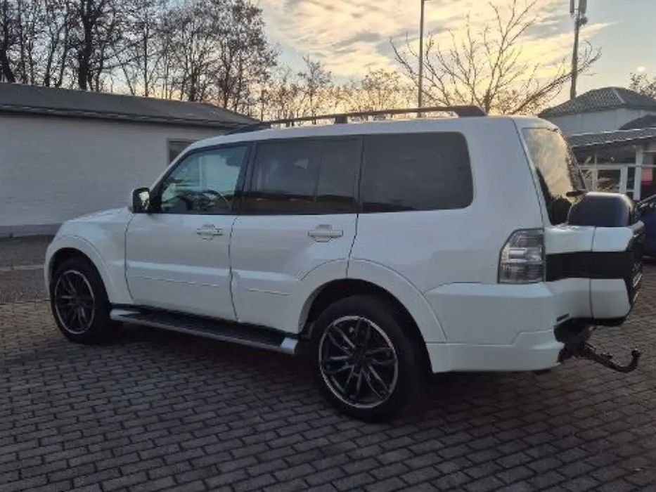 Mitsubishi Pajero      2017