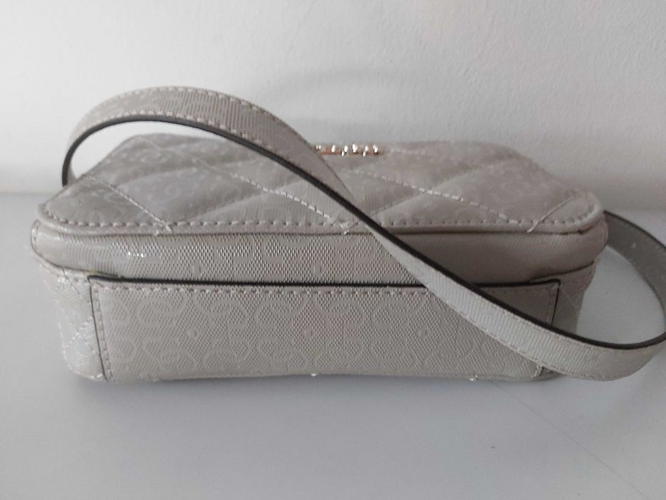 SP Torebka GUESS nowa beżowa monogram listonoszka torba klasyczna