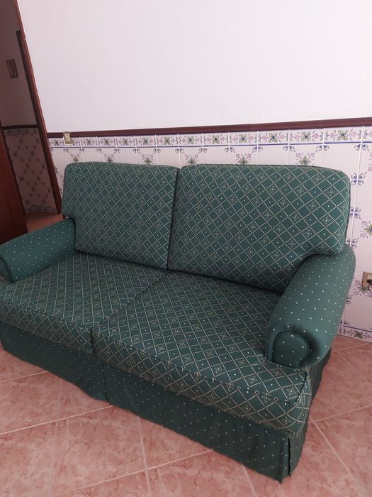 Conjunto de sofás ( 2 poltronas e um sofá de 2 lugares) em ótimo estado como novos