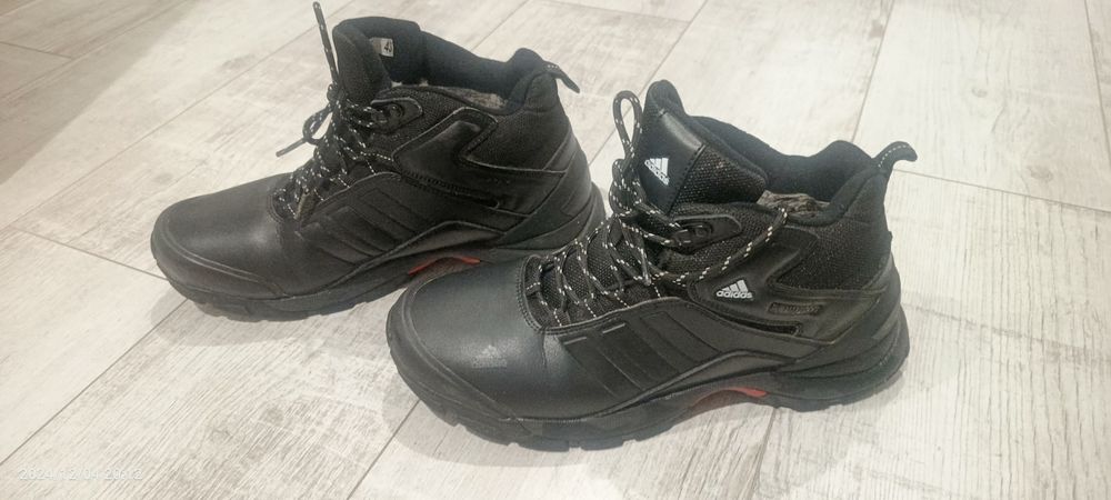 Продам зимние кроссовки