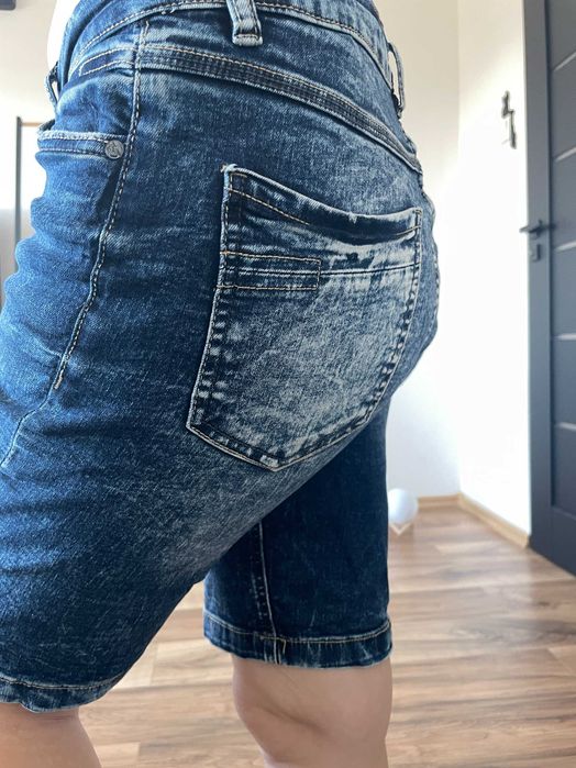 Krótkie jeansowe bawełniane spodenki przed kolano M 38 kieszenie