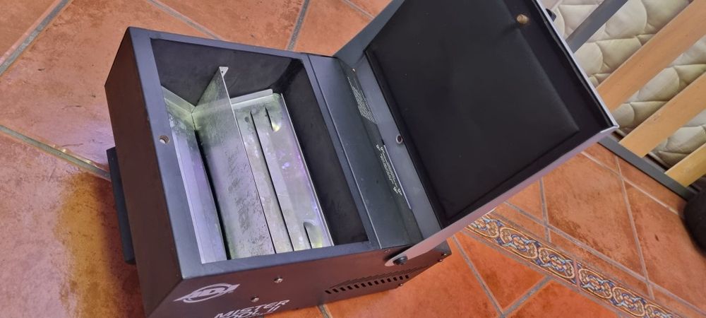 Máquina fumo gelado - ADJ Mister Kool II