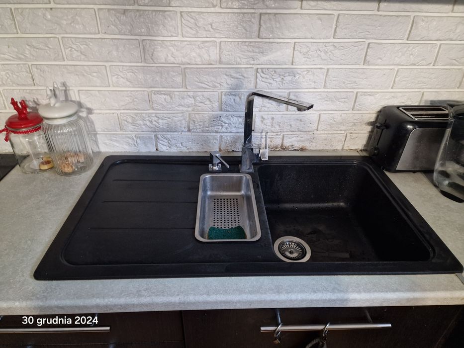Zlew granitowy z baterią i dozownikiem na płyn