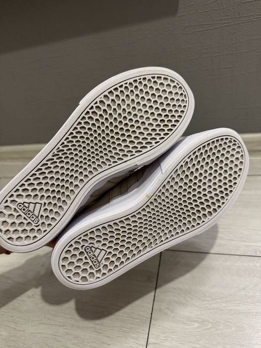 Продам снікерси Adidas