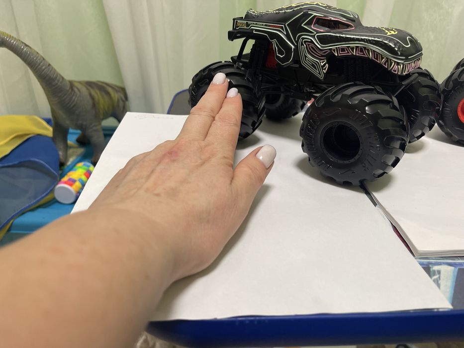 Треки hotwheels і машинки