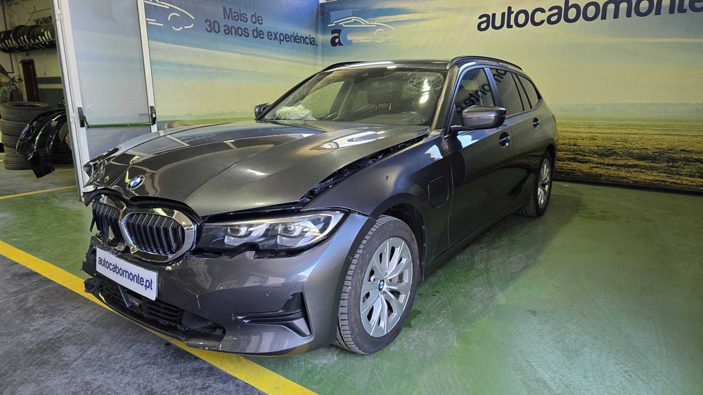 BMW 330 e Plug-IN - Salvado