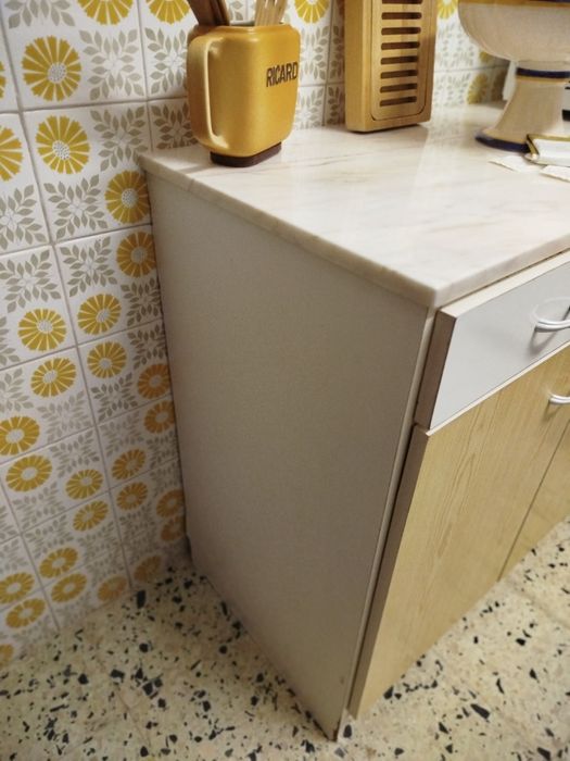 Móvel de cozinha com pedra mármore