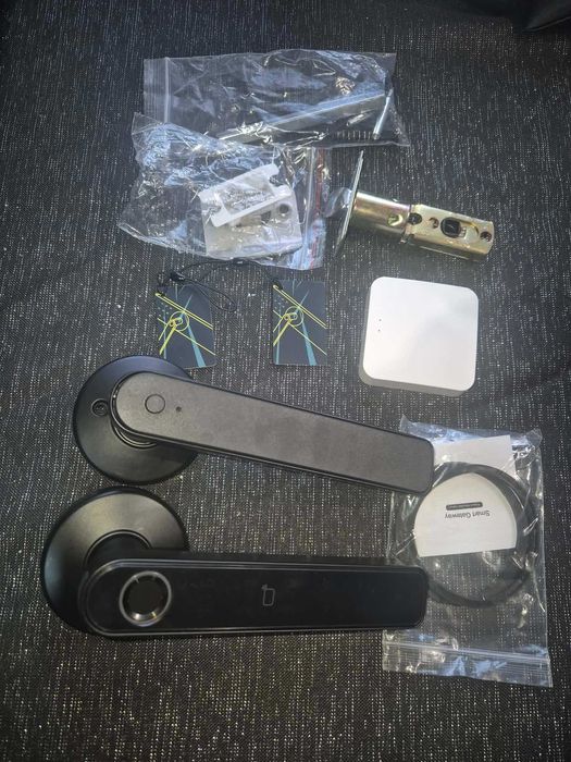 Inteligentny zamek do drzwi 4w1 – nowoczesne zabezpieczenie bez kluczy.