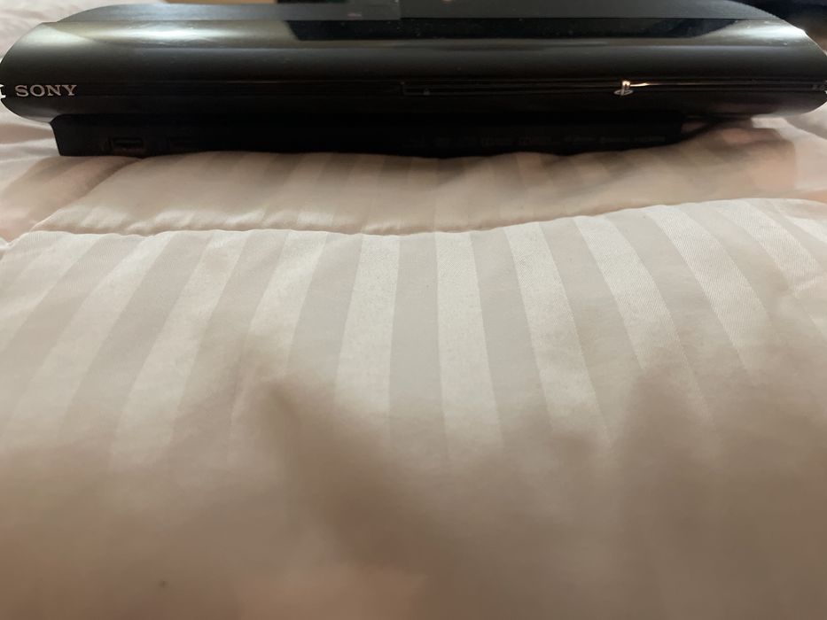 PlayStation 3 Super Slim Model with Two Controllers64409178186627120