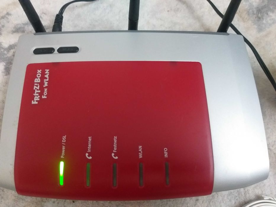 Маршрутізатор Fritz Box Wlan 7270 и Ретранслятор Wi-Fi FRITZ Repeater