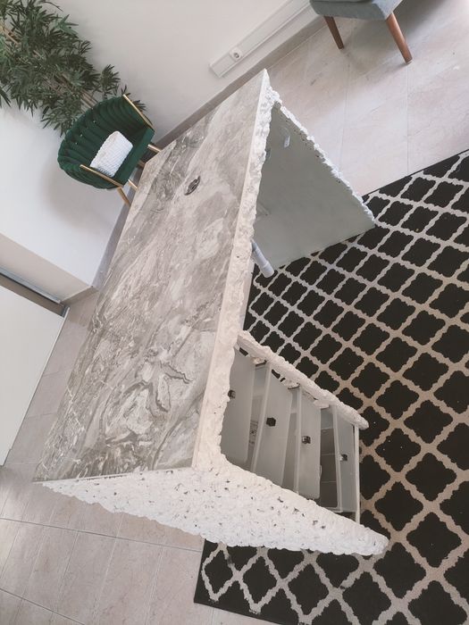 Mesa de trabalho para manicure com arrumação