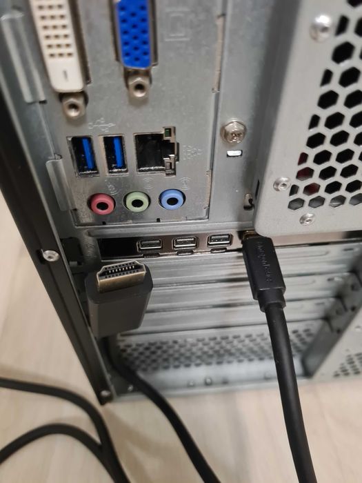 Komputer stacjonarny Dell Fujitsu i5, NVIDIA Quadro, SSD