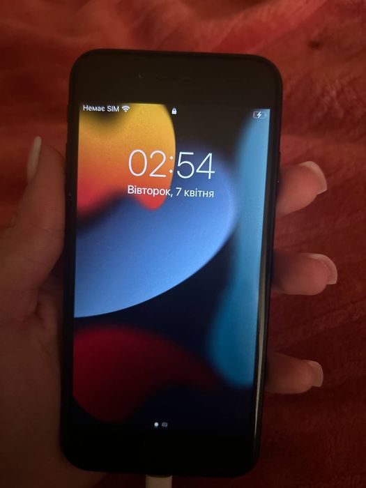 IPhone Apple 7.    .