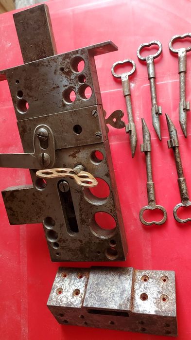 Замок накладний підвищеної секретності