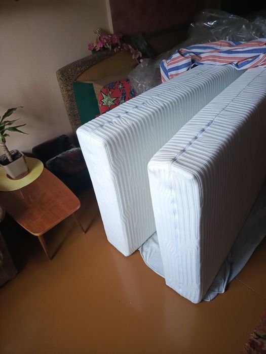 Materace 90/200- 2 sztuki  średnio twardy