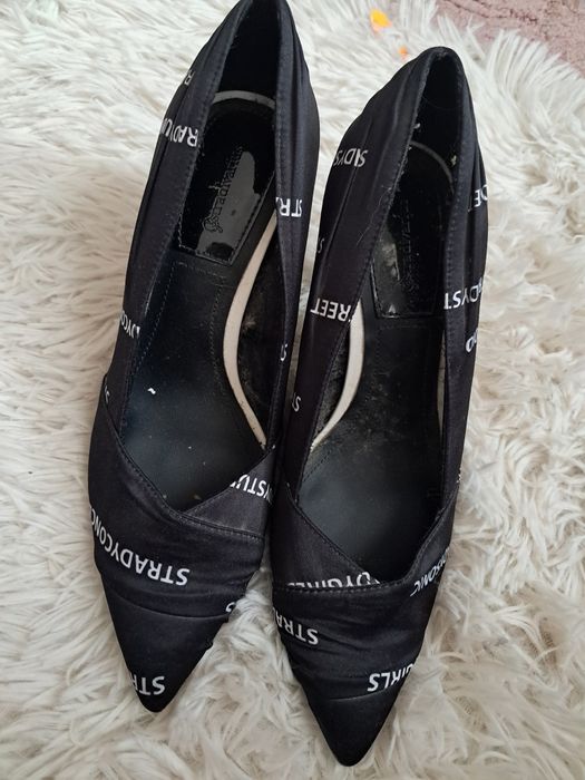 Czarne buty na obcasie Stradivarius 36