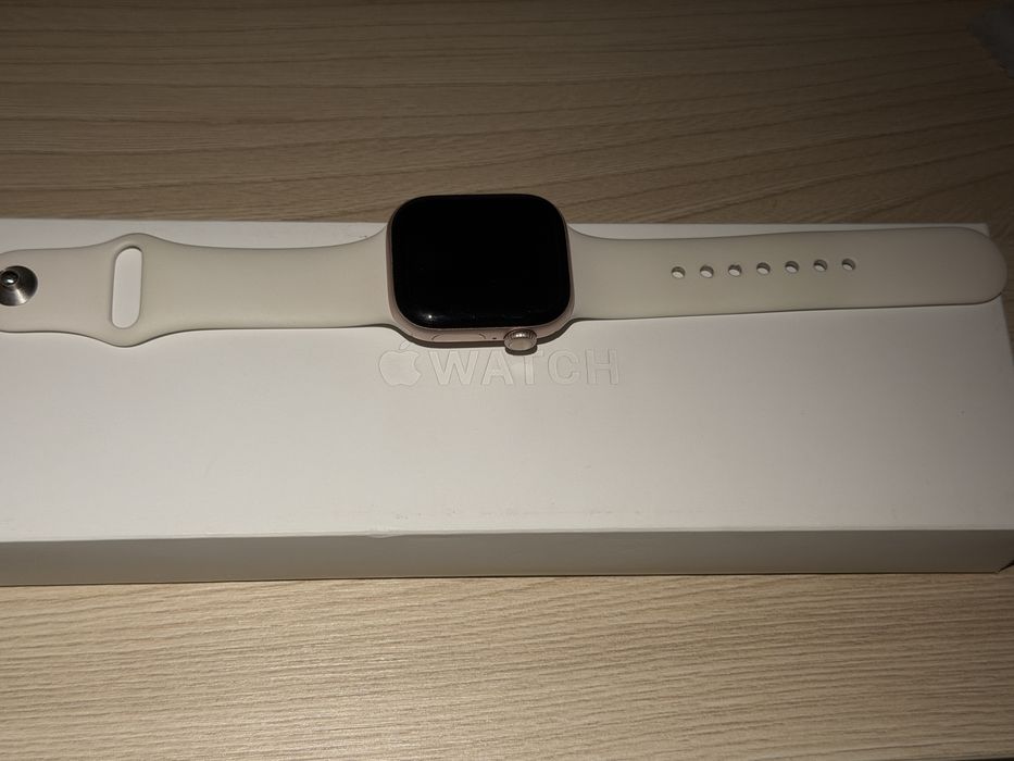 Apple Watch Series 10, 42 mm - Rose Cold